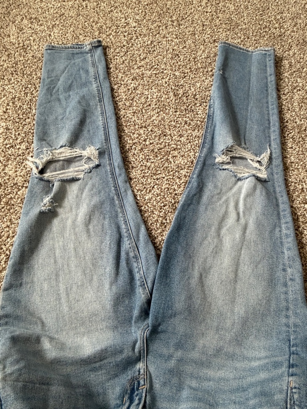 American Eagle Outfitters Light Blue Distressed Curvy Mom Jeans - Picture 6 of 7